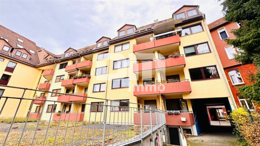(R)eserviert! Kompakte Zweizimmerwohnung mit Balkon, Keller ruhig gelegen - Rückansicht